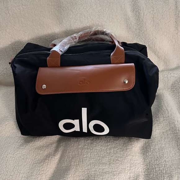 ALO Yoga Black Duffel with Brown  Trim - Picture 2 of 11